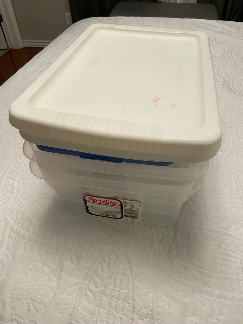 Set of 4 STERILITE Plastic Storage Containers or Bins with Lids Lightly Used